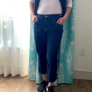Capri Jeans w/Gold detailing